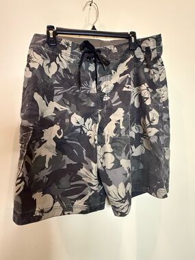 Crazy Shirts Gray & White heavyweight shorts (Size 34)